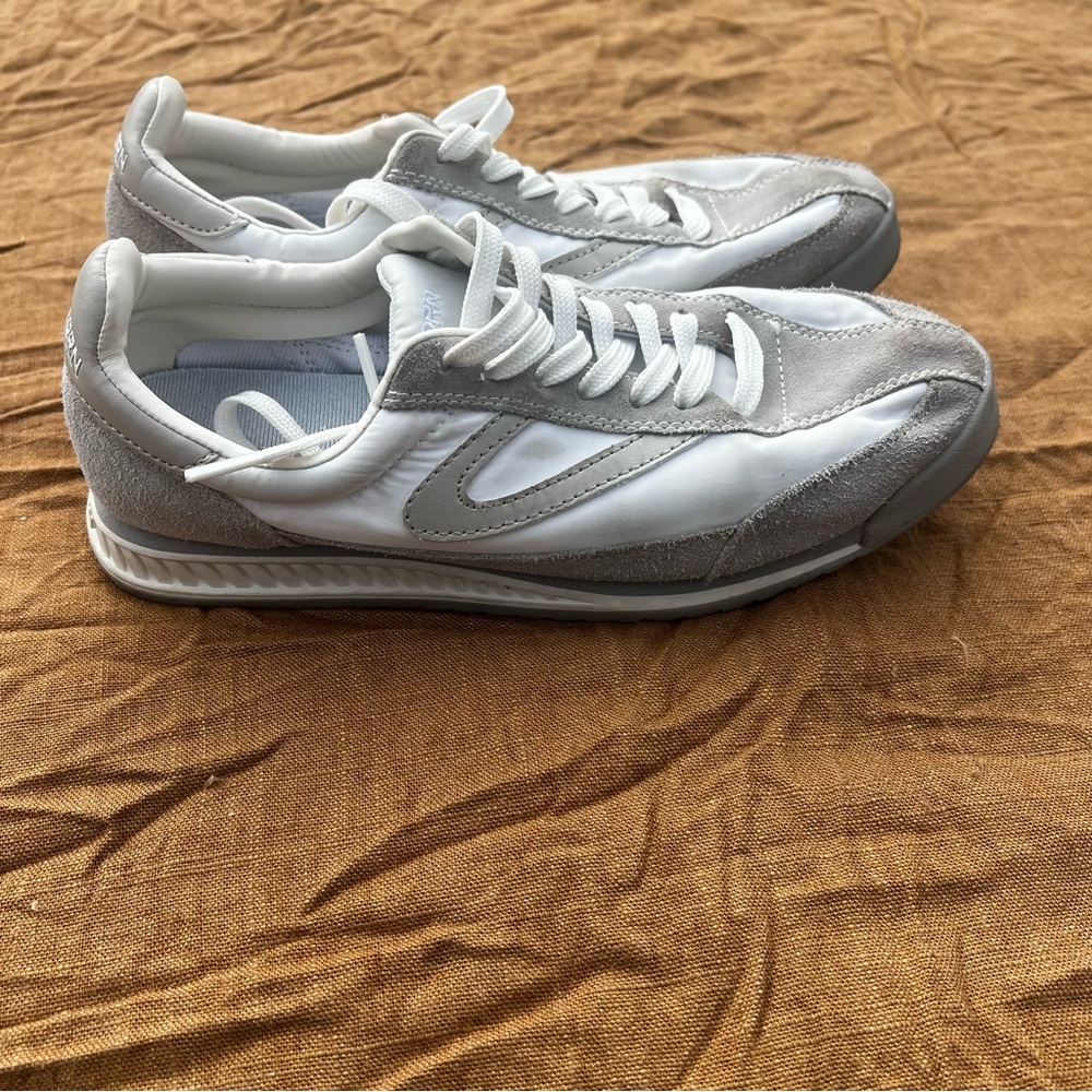 Tretorn Rawlings Gray and White Women's Sneakers Size 6.5